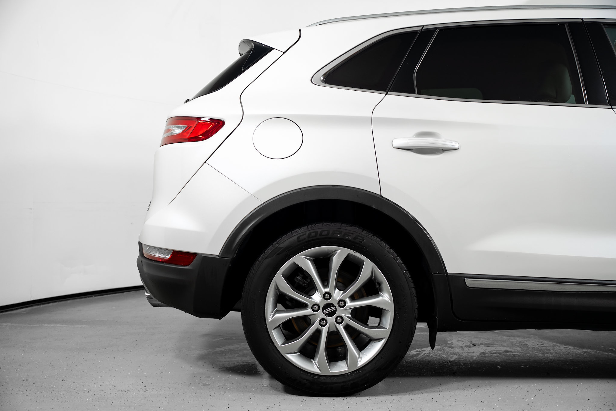 Used 2015 Lincoln MKC FWD w/ Equipment Group 101A Select image 6