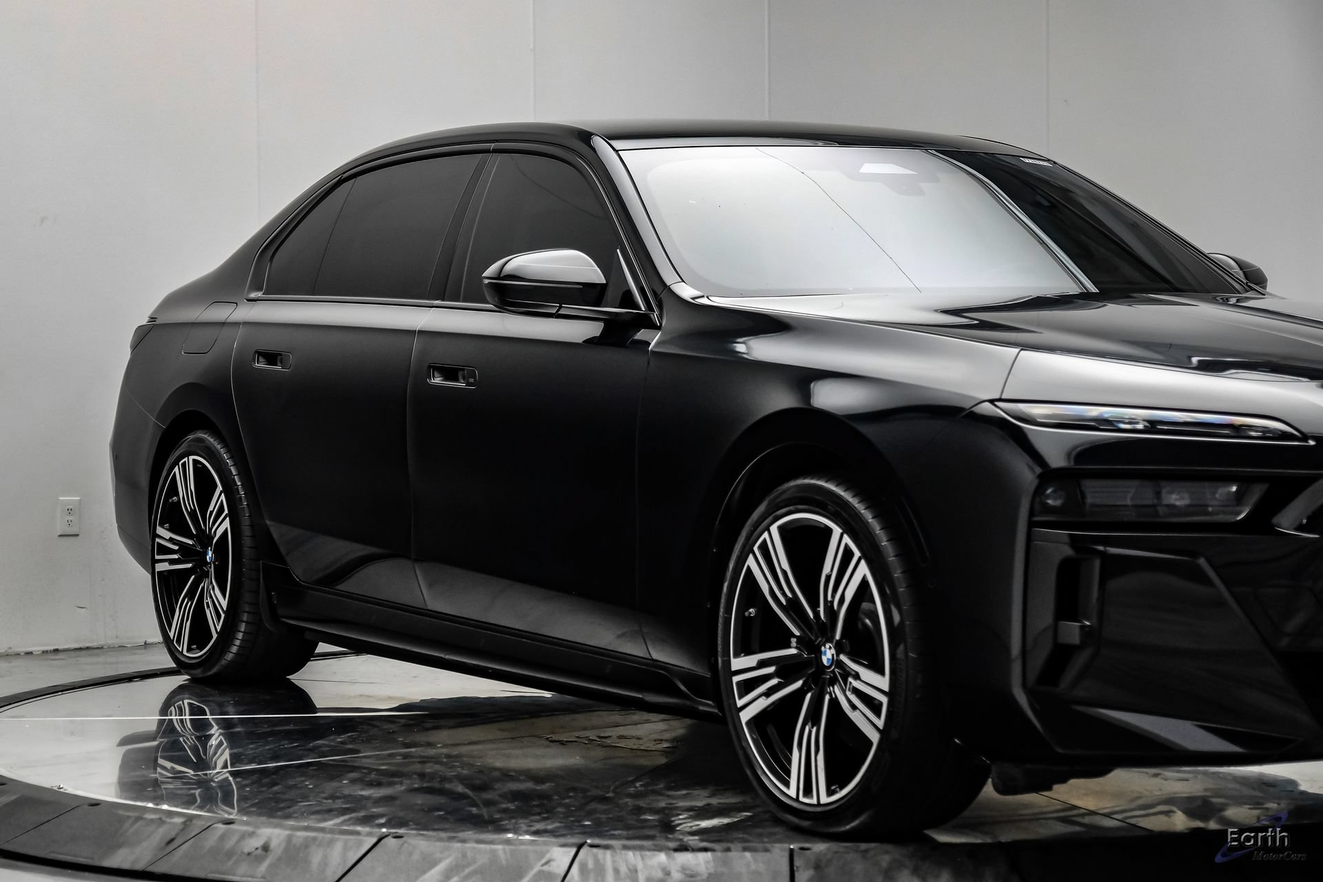 Used 2025 BMW i7 xDrive60 w/ Executive Package AWD/4WD image 27
