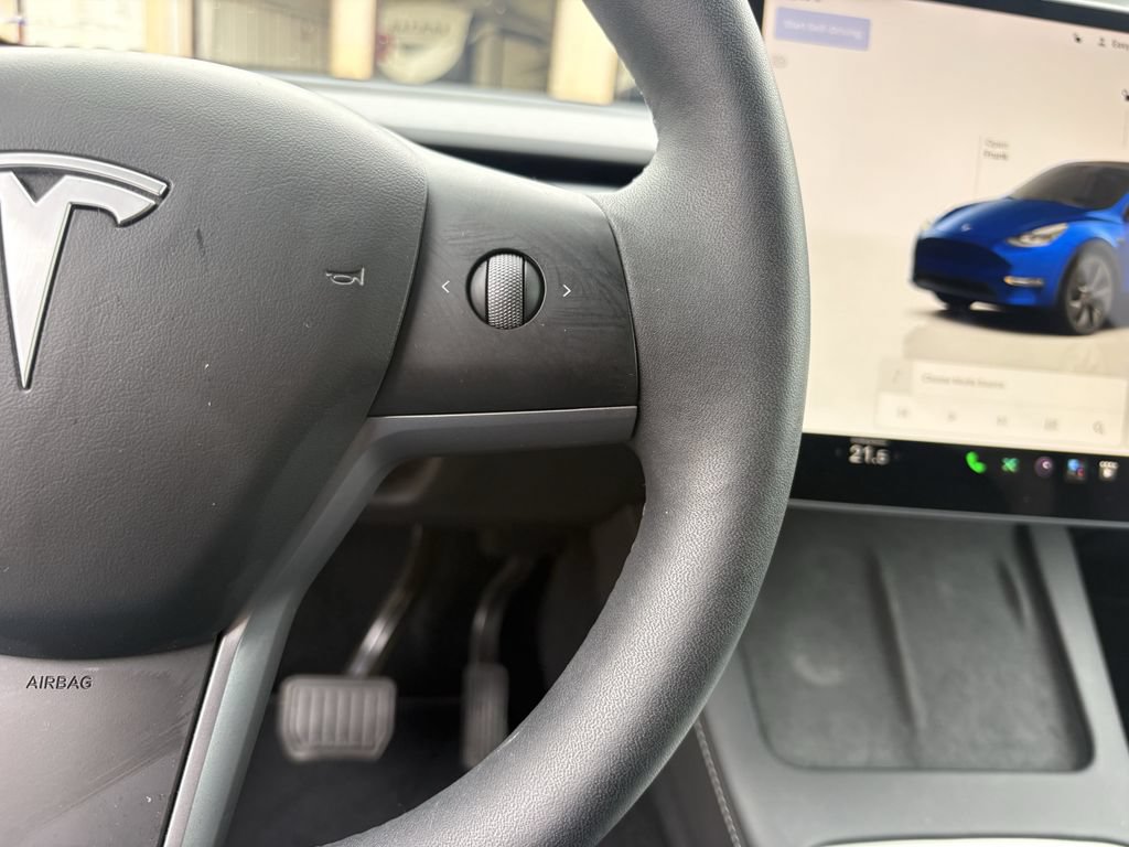 Used 2024 Tesla Model Y Long Range AWD/4WD image 17