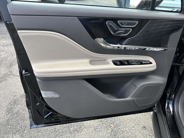 Used 2022 Lincoln Corsair AWD w/ Equipment Group 101A image 12