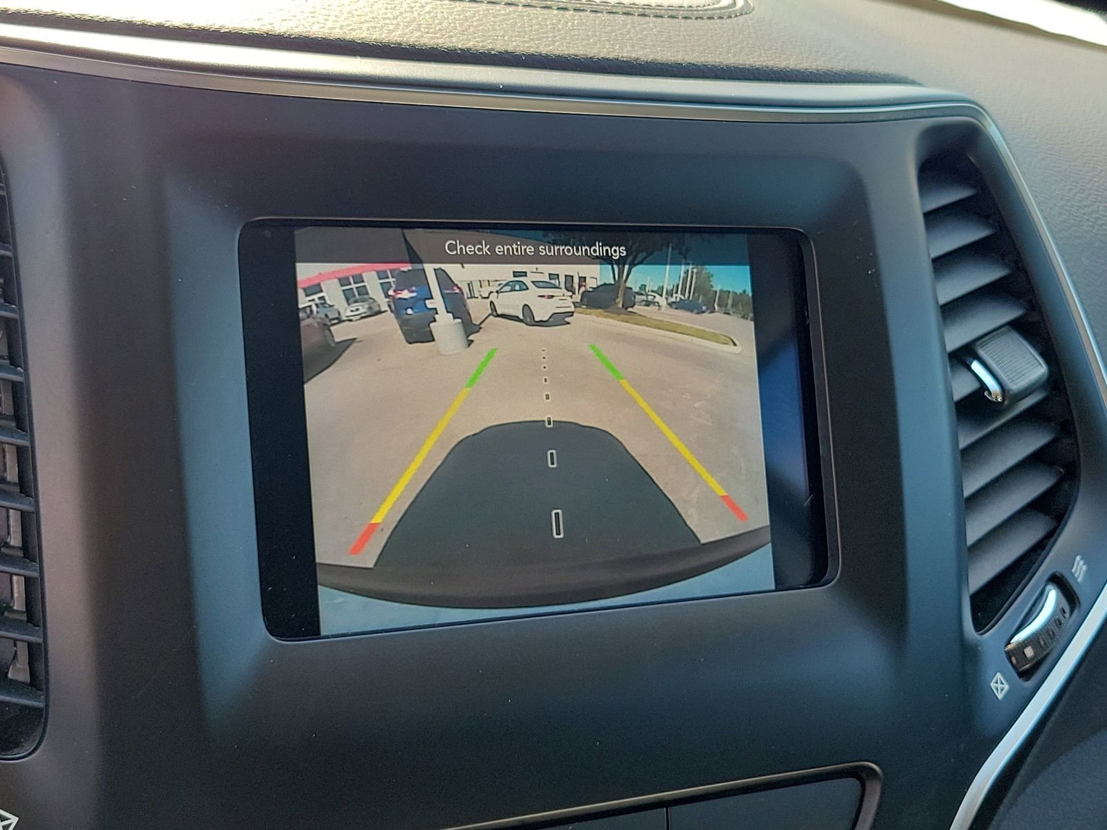 Used 2019 Jeep Cherokee Latitude w/ Popular Appearance Group FWD image 28