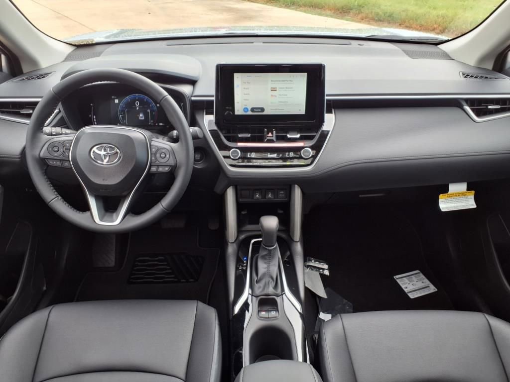 Used 2025 Toyota Corolla Cross XLE w/ Convenience Package image 3