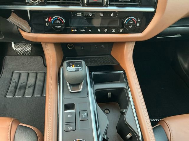 Used 2024 Nissan Pathfinder Platinum image 12