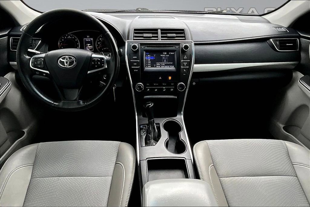 Used 2016 Toyota Camry SE FWD image 16