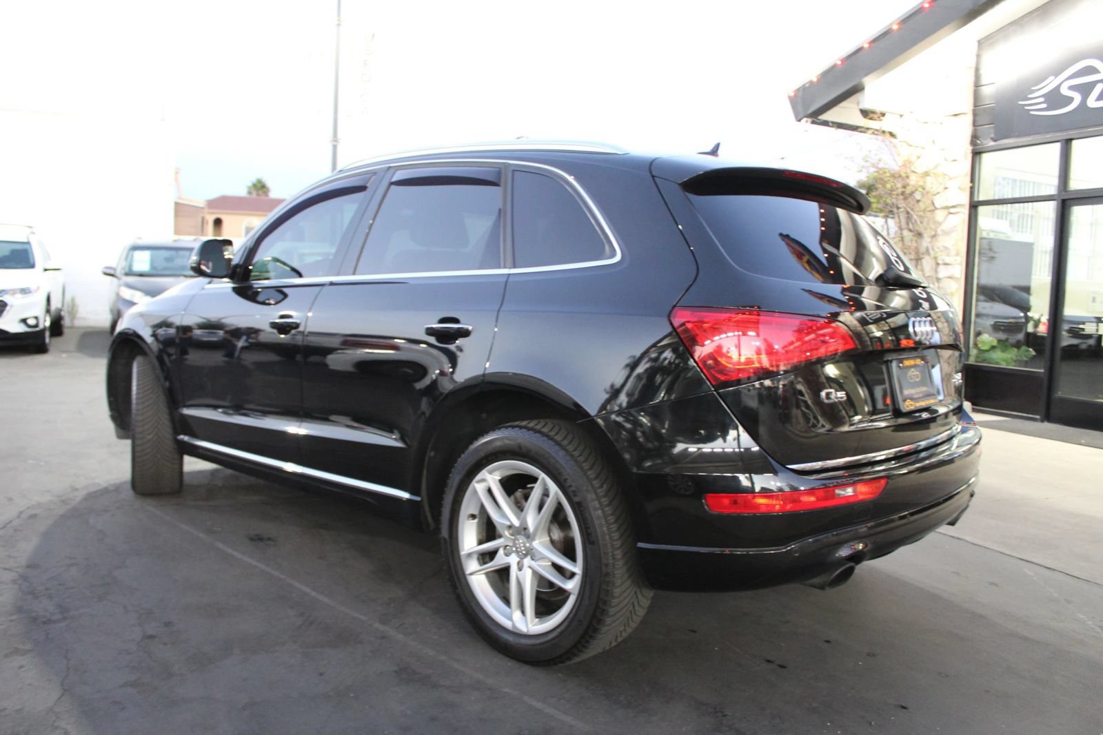 Used 2016 Audi Q5 2.0T Premium Plus w/ Technology Package AWD/4WD image 3