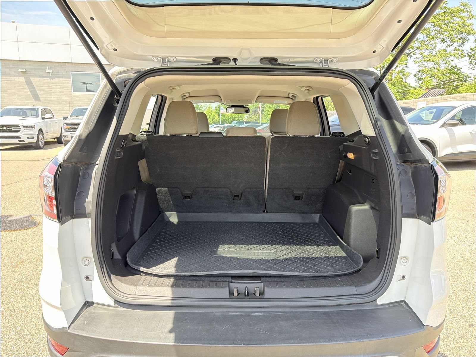 Used 2018 Ford Escape SE w/ Ford Safe & Smart Package FWD image 36