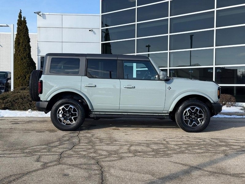 Used 2023 Ford Bronco Outer Banks image 2