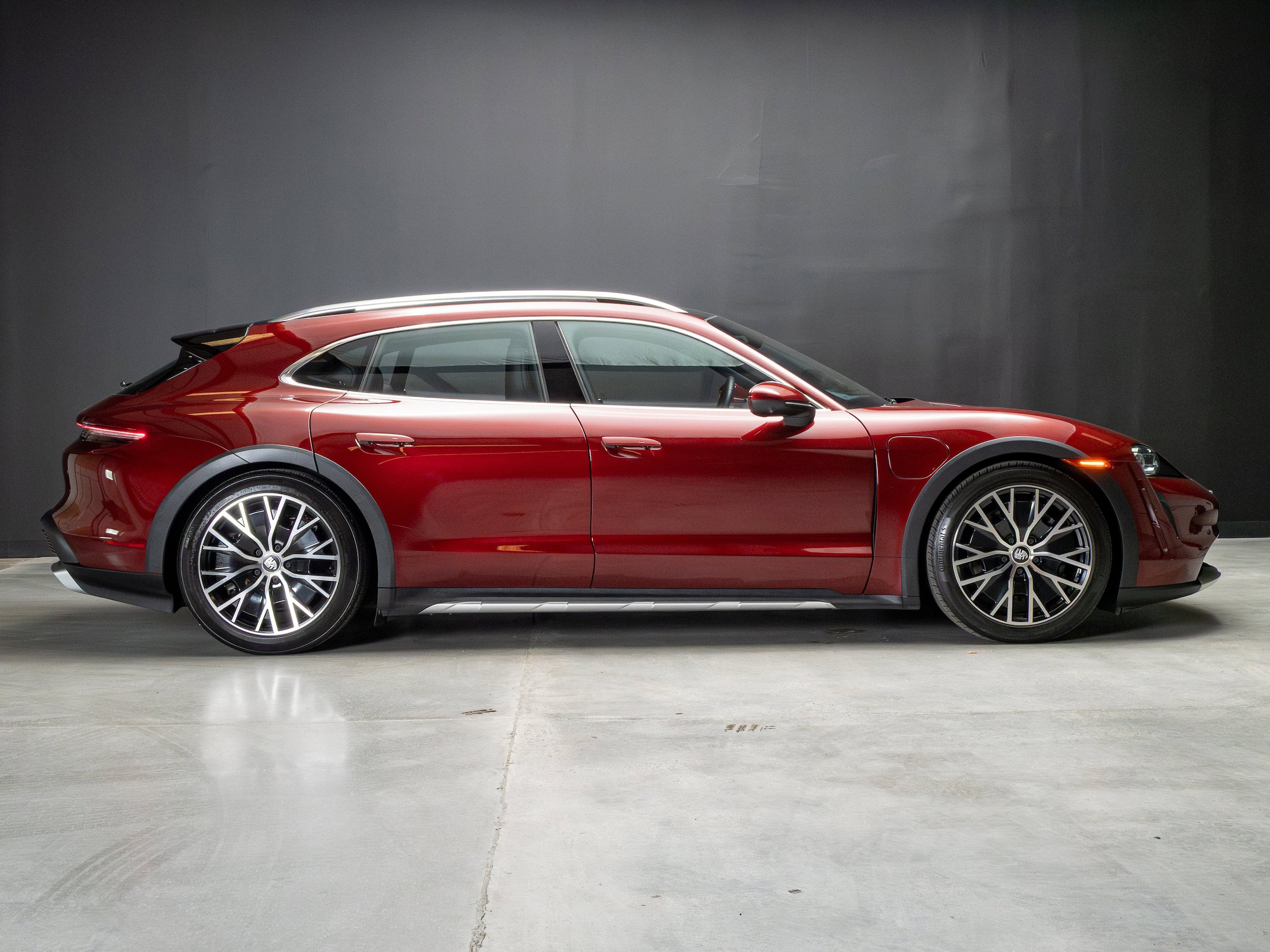 Used 2022 Porsche Taycan 4 Cross Turismo image 8