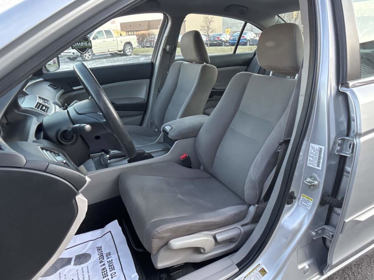 Used 2012 Honda Accord LX image 9