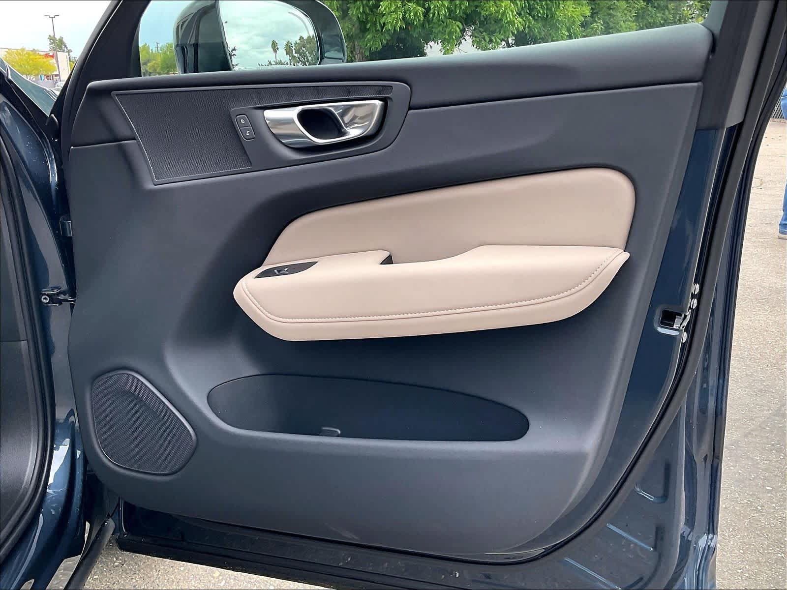 New 2027 Volvo XC60 B5 Core AWD/4WD image 30