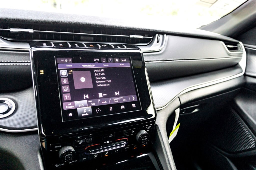 New 2025 Jeep Grand Cherokee Laredo w/ Luxury Tech Group I image 14