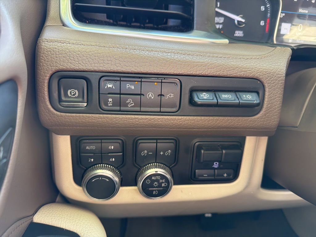 Used 2021 GMC Yukon Denali w/ Denali Premium Package AWD/4WD image 18