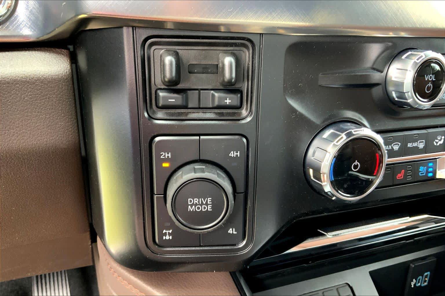 New 2026 Ford F350 King Ranch w/ FX4 Off-Road Package AWD/4WD image 16
