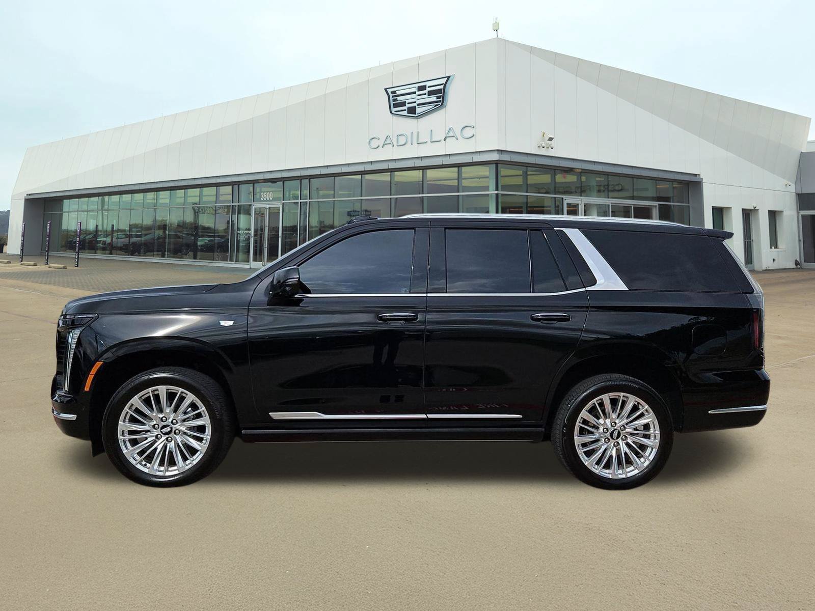 Certified 2026 Cadillac Escalade Luxury AWD/4WD image 3