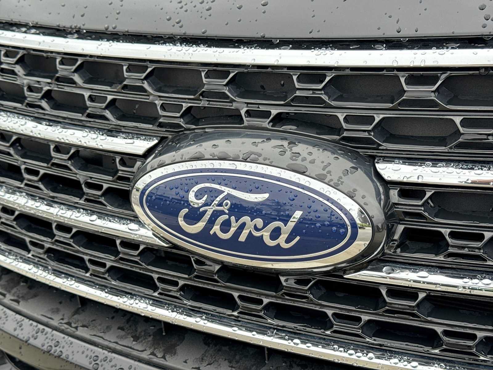 Used 2023 Ford Explorer XLT w/ Equipment Group 202A AWD/4WD image 11