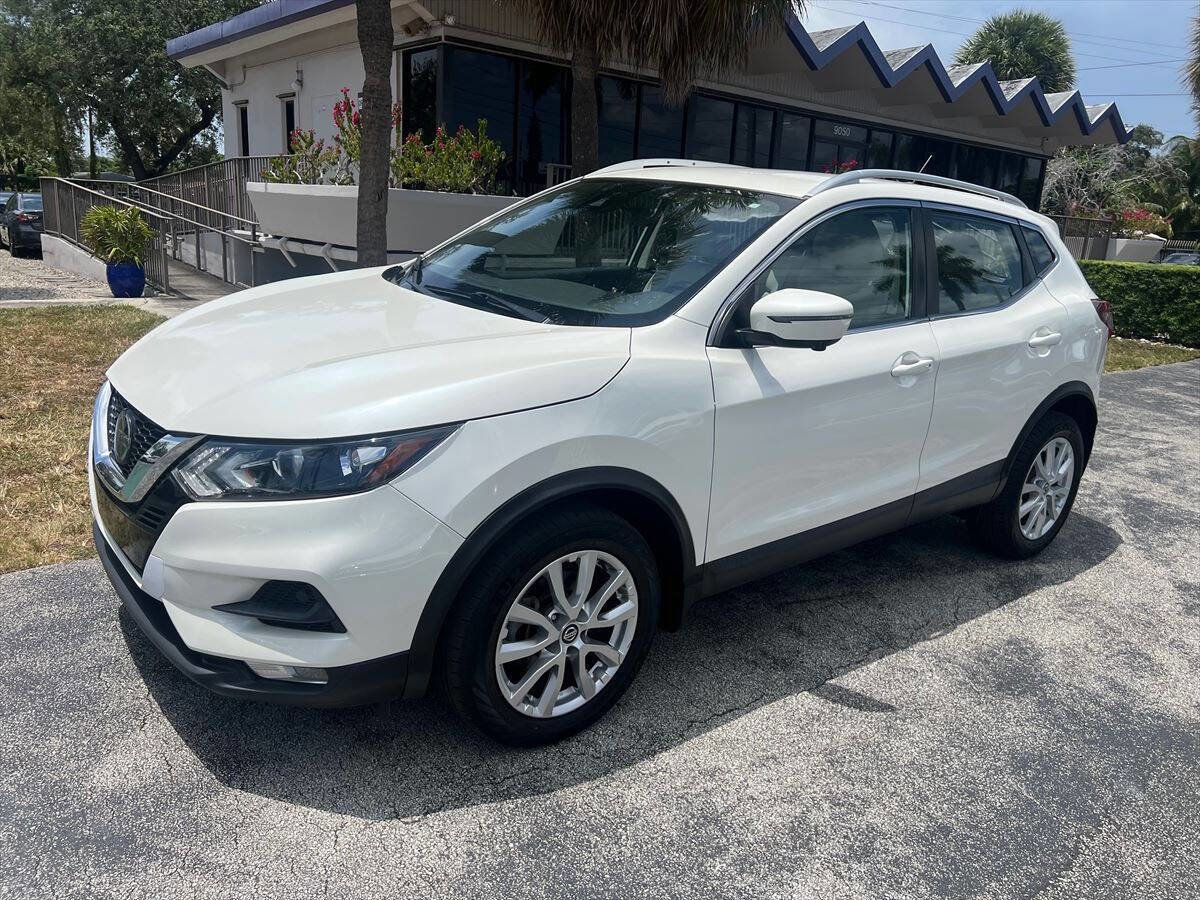 Used 2020 Nissan Rogue Sport SV w/ Technology Package AWD/4WD image 2