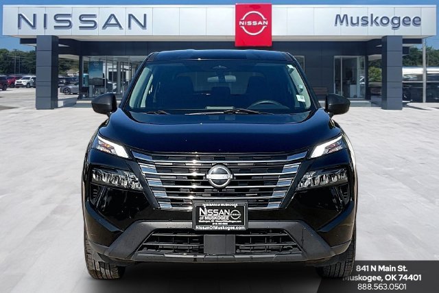 Used 2024 Nissan Rogue S AWD/4WD image 2