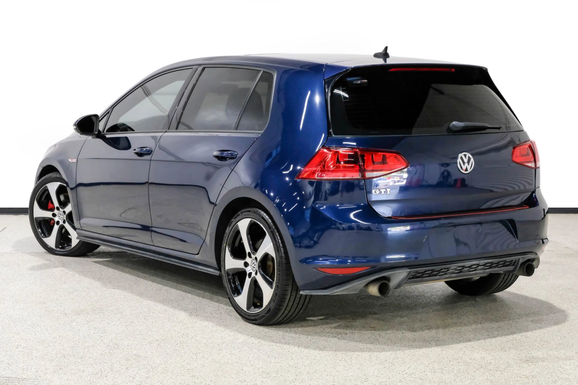 Used 2015 Volkswagen GTI SE FWD image 7