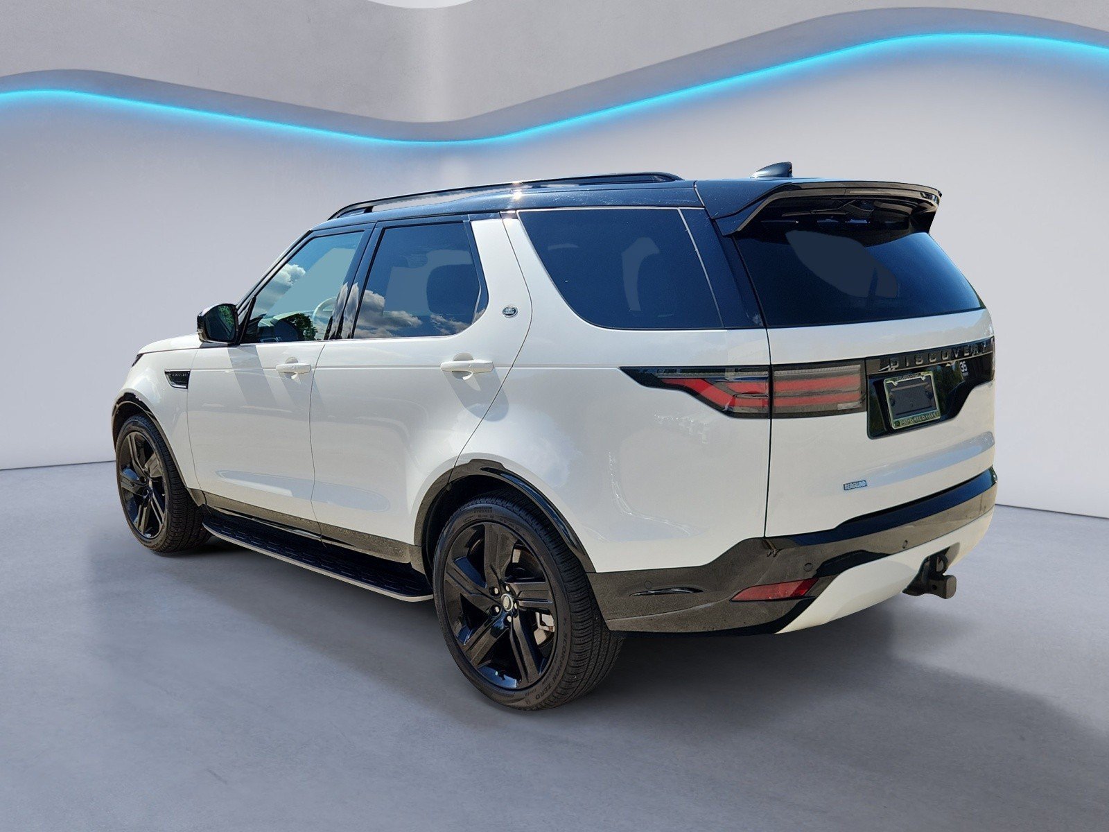 Used 2025 Land Rover Discovery Dynamic SE AWD/4WD image 4