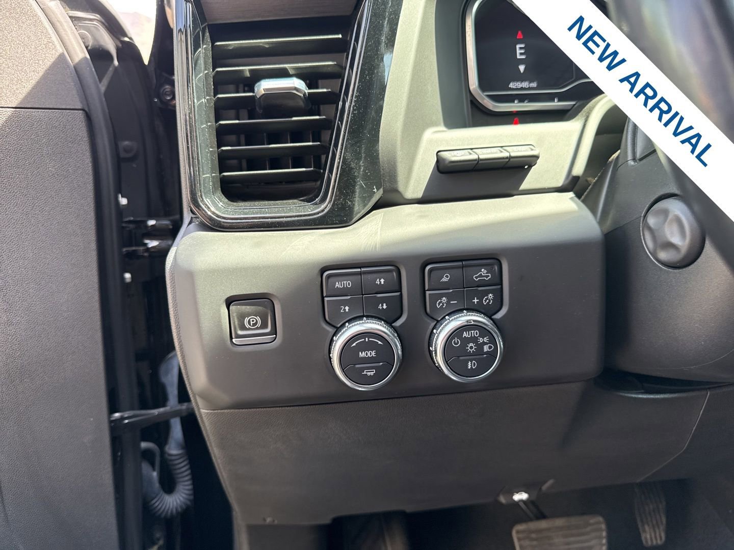 Used 2022 GMC Sierra 1500 AT4 w/ AT4 Premium Package image 19
