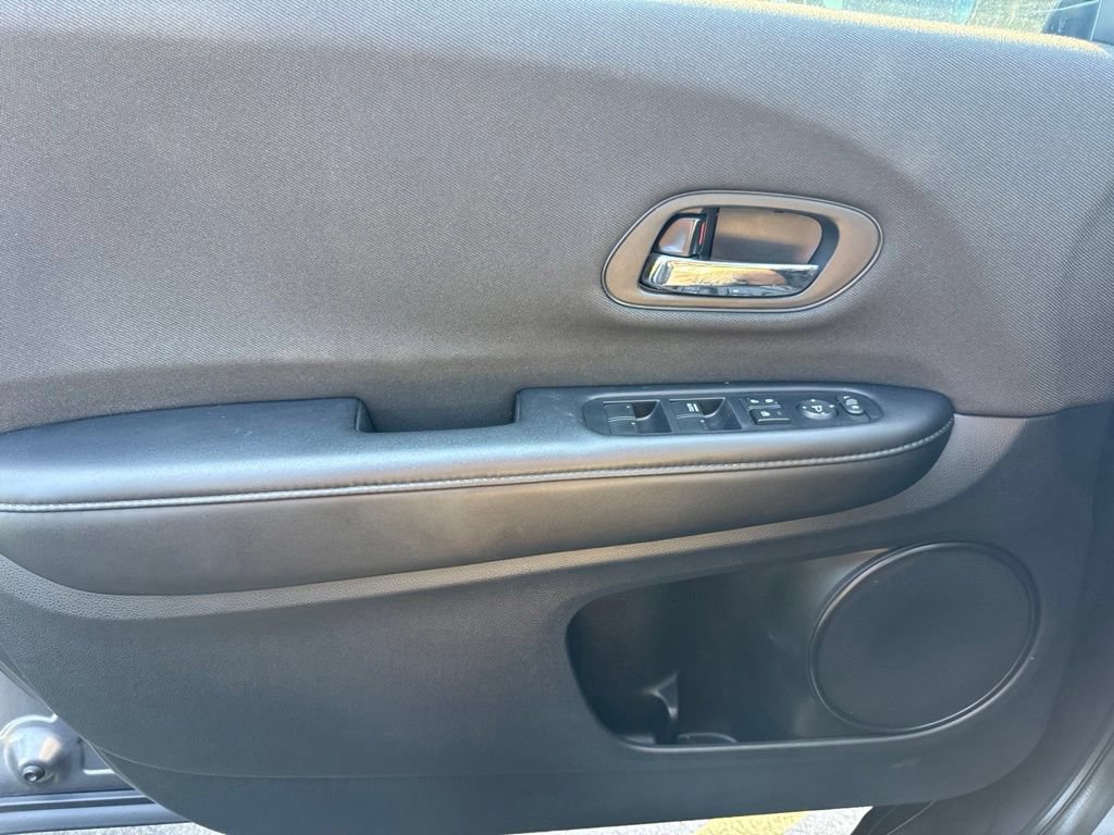 Used 2022 Honda HR-V LX image 9