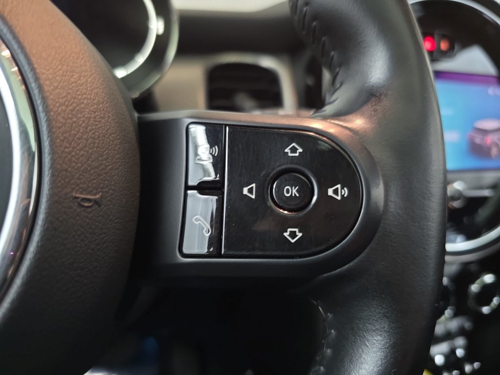Used 2024 MINI Cooper SE FWD image 19