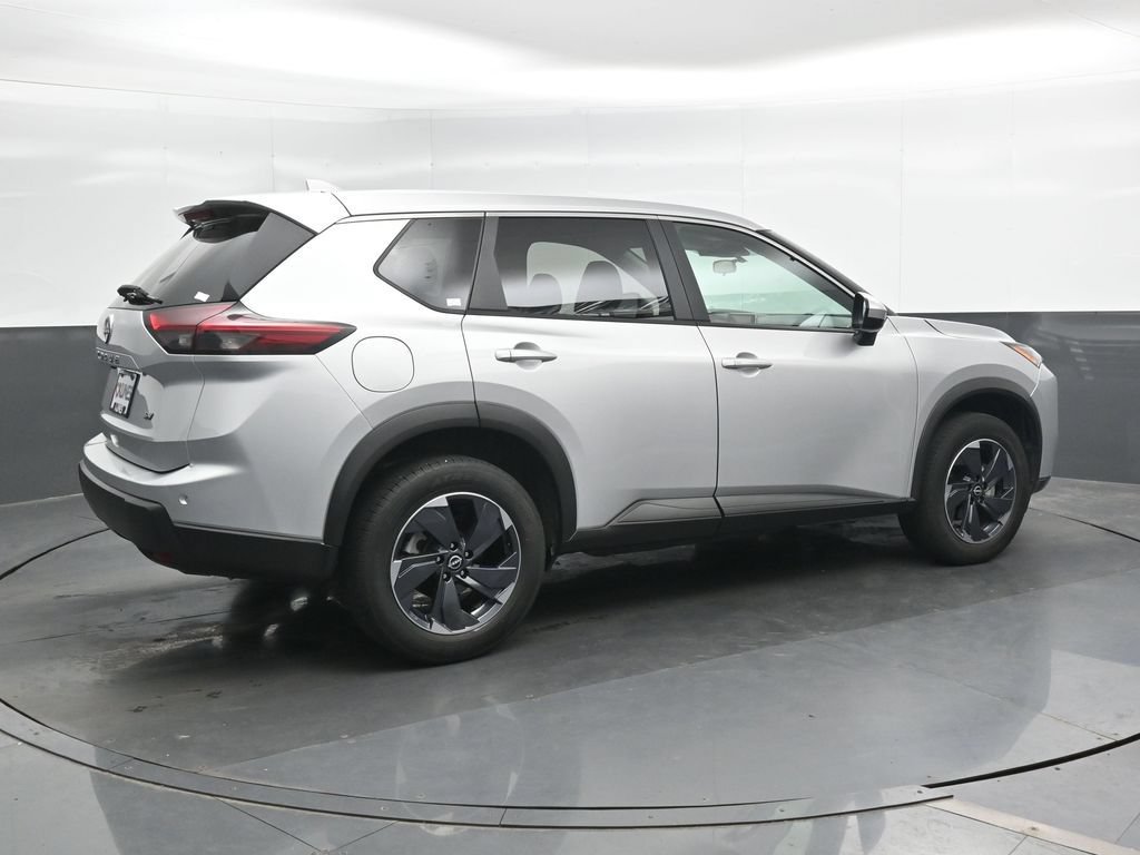 Used 2024 Nissan Rogue SV FWD image 3