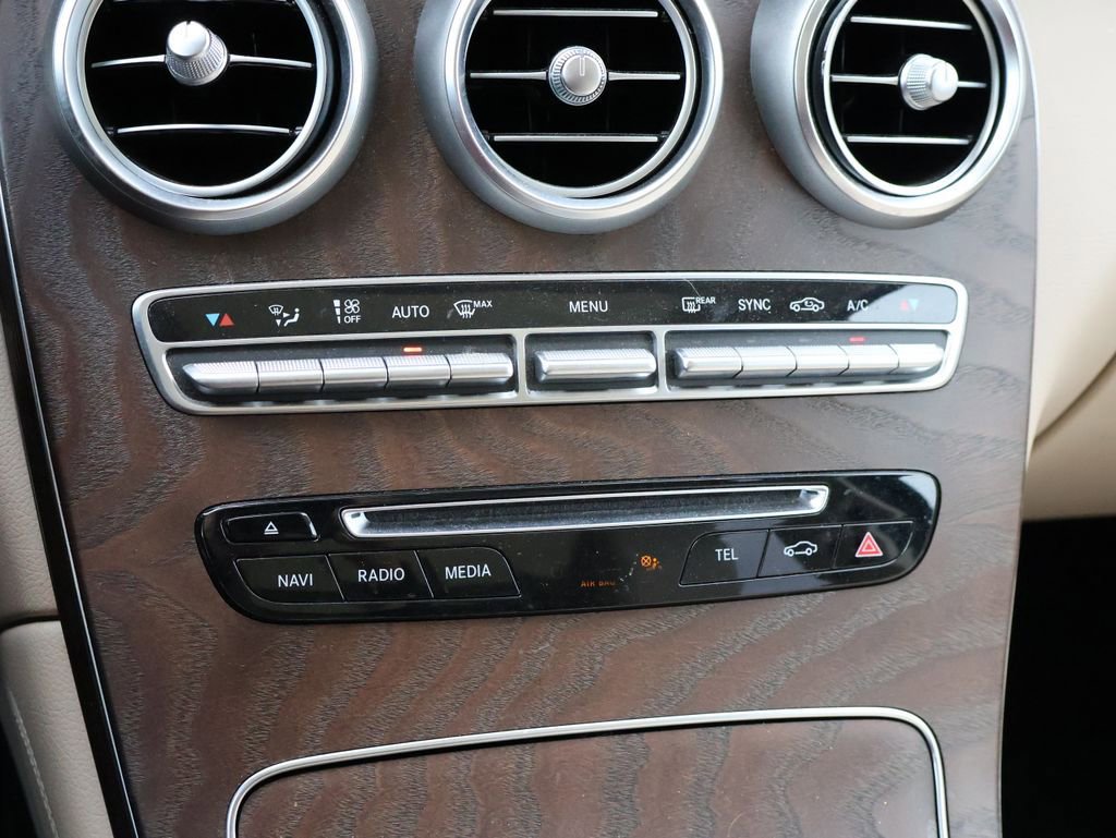 Used 2018 Mercedes-Benz GLC 300 4MATIC image 25