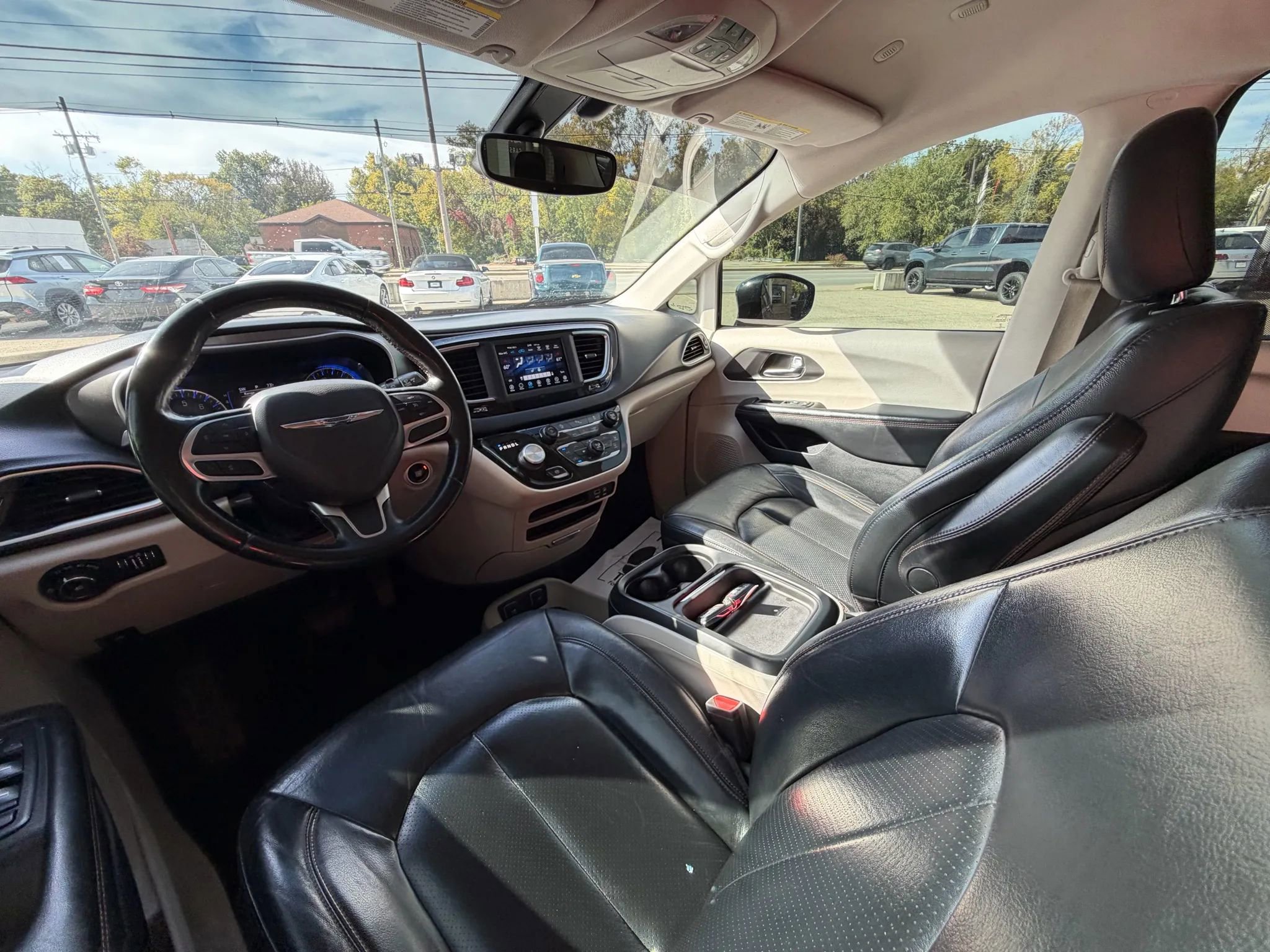 Used 2020 Chrysler Pacifica Touring-L image 19