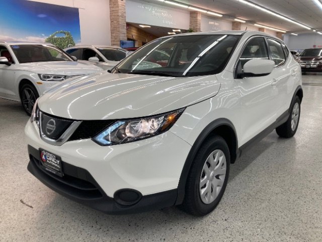 Used 2019 Nissan Rogue Sport S image 2
