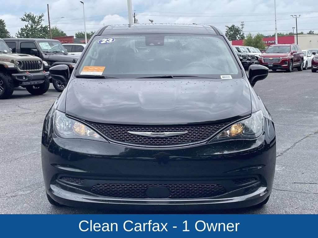 Certified 2023 Chrysler Voyager LX FWD image 4