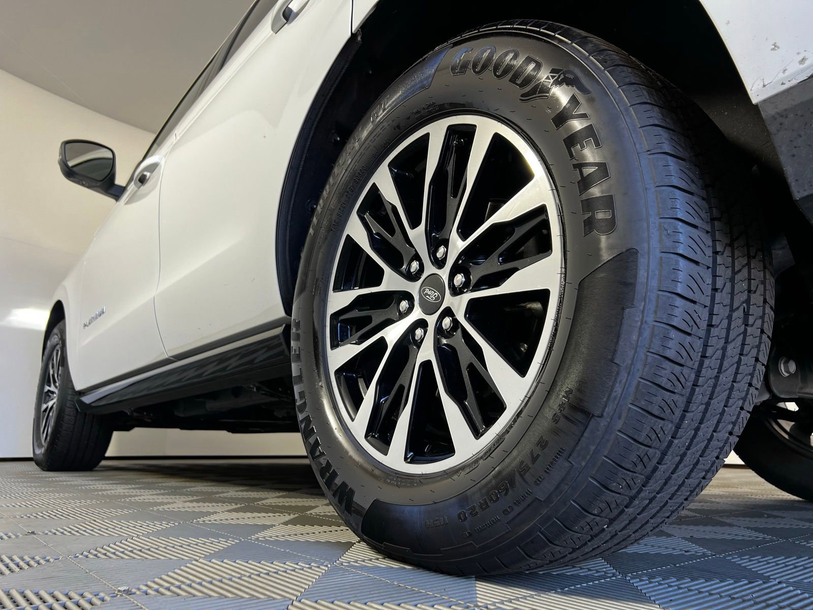 Used 2025 Ford Expedition Platinum AWD/4WD image 32