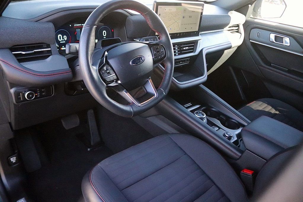Used 2025 Ford Explorer ST-Line w/ ST-Line Street Pack AWD/4WD image 13