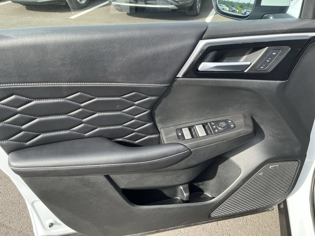 Used 2025 Mitsubishi Outlander SEL FWD image 13