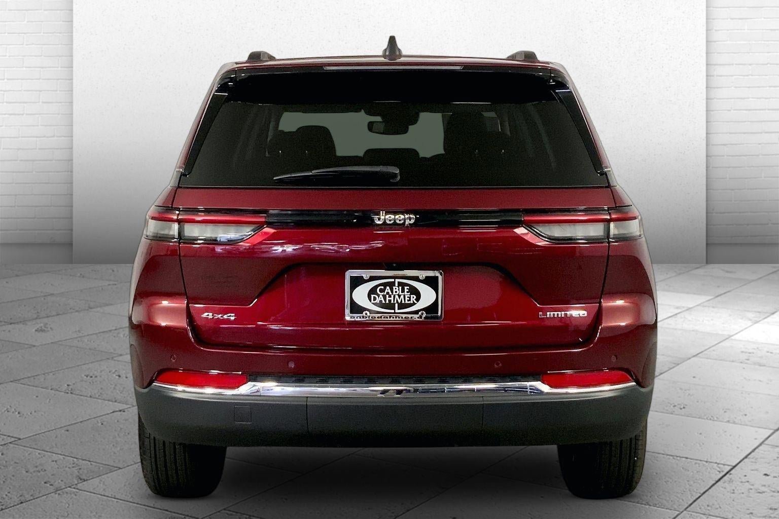 Used 2023 Jeep Grand Cherokee Limited AWD/4WD image 3