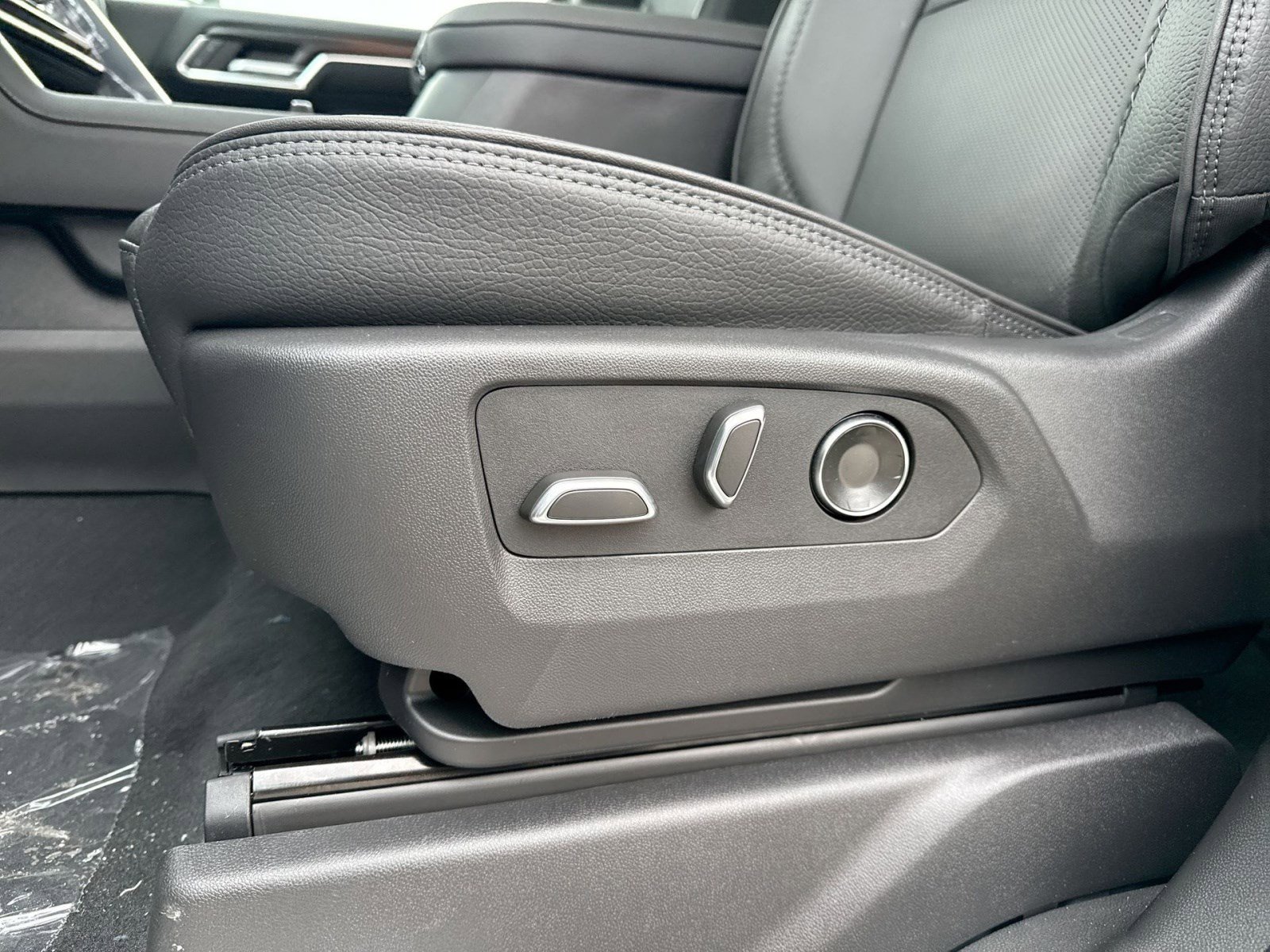 New 2026 GMC Sierra 2500 Denali w/ Denali Reserve Package image 14