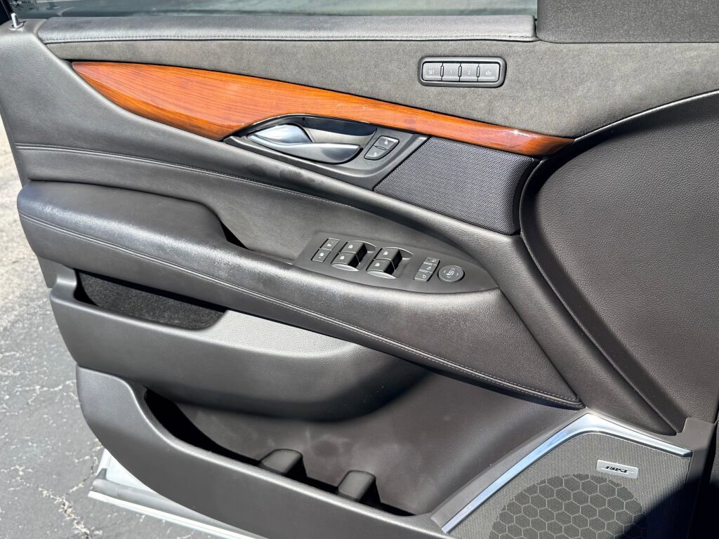 Used 2019 Cadillac Escalade Premium Luxury image 23