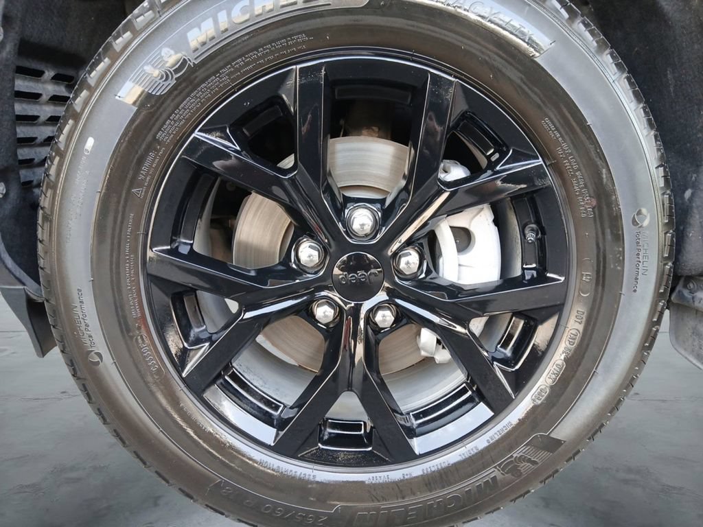 Used 2025 Jeep Grand Cherokee Altitude AWD/4WD image 22