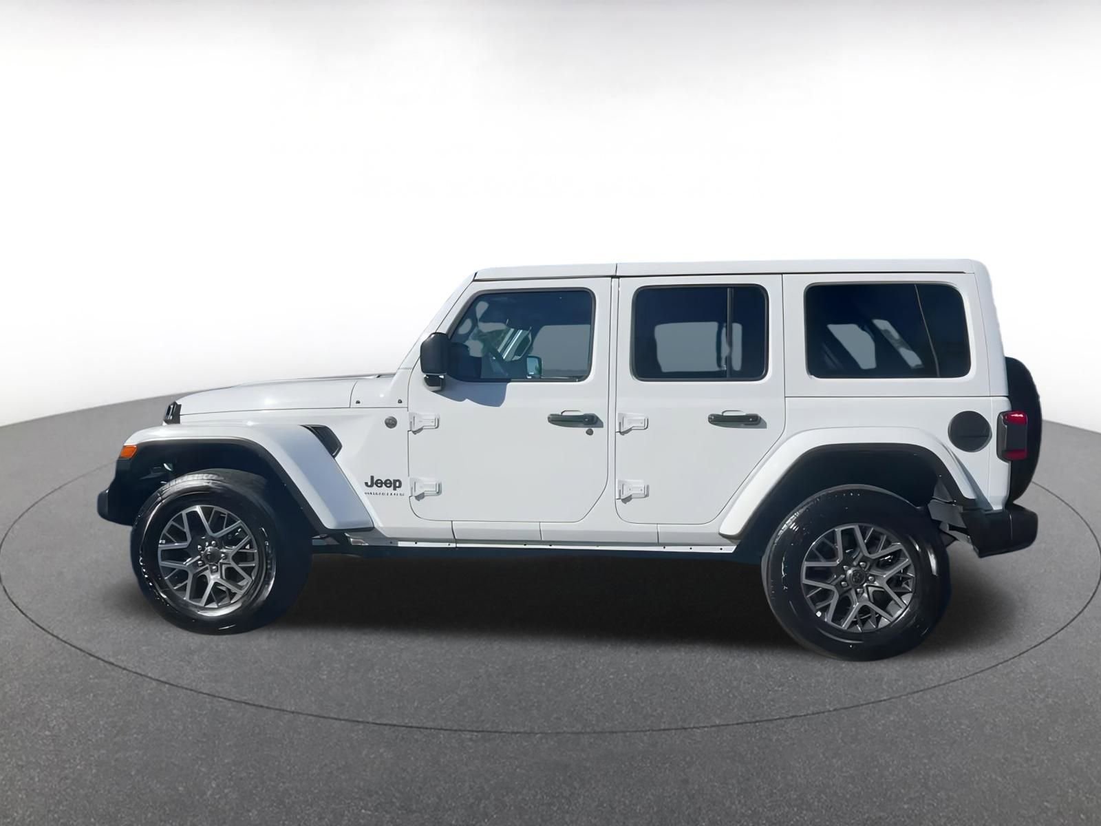 Used 2025 Jeep Wrangler Sahara image 9