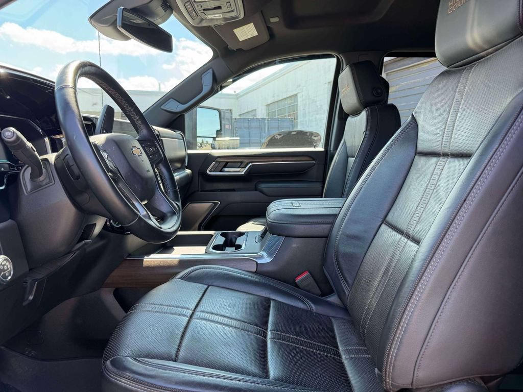 Used 2025 Chevrolet Silverado 3500 High Country AWD/4WD image 16