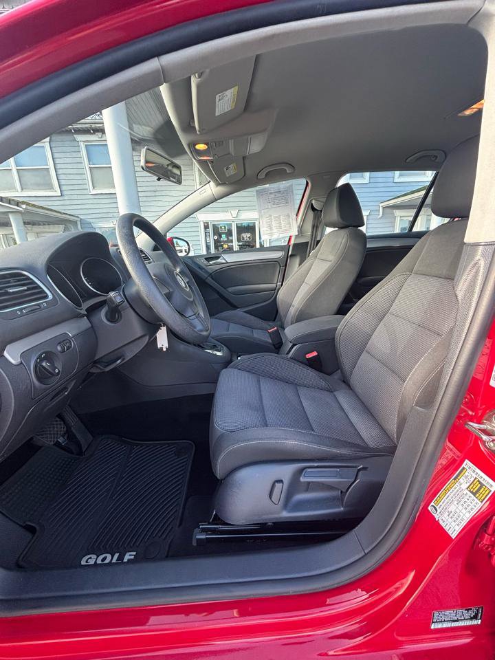 Used 2014 Volkswagen Golf 4-Door FWD image 9