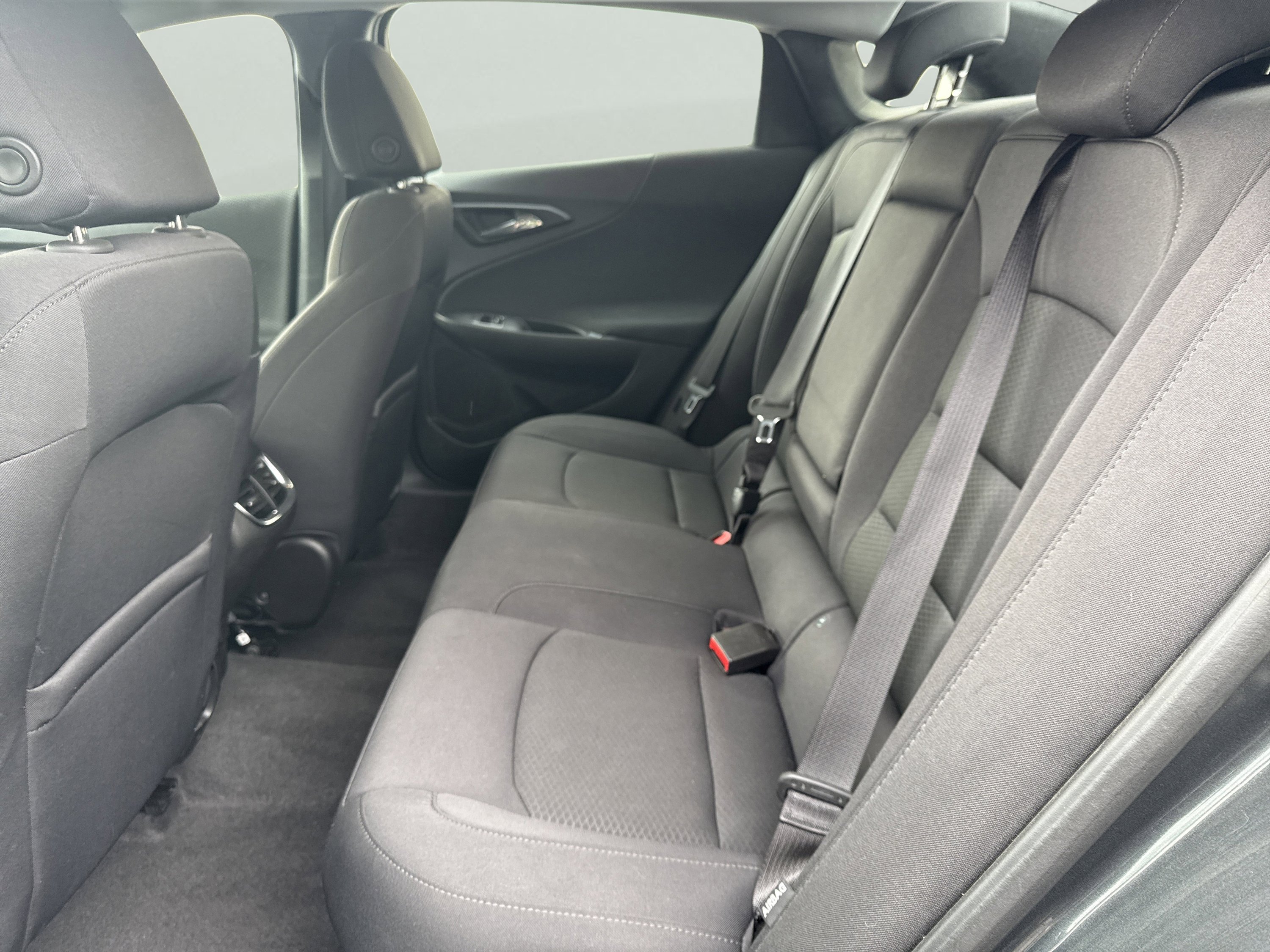 Used 2017 Chevrolet Malibu LT image 9