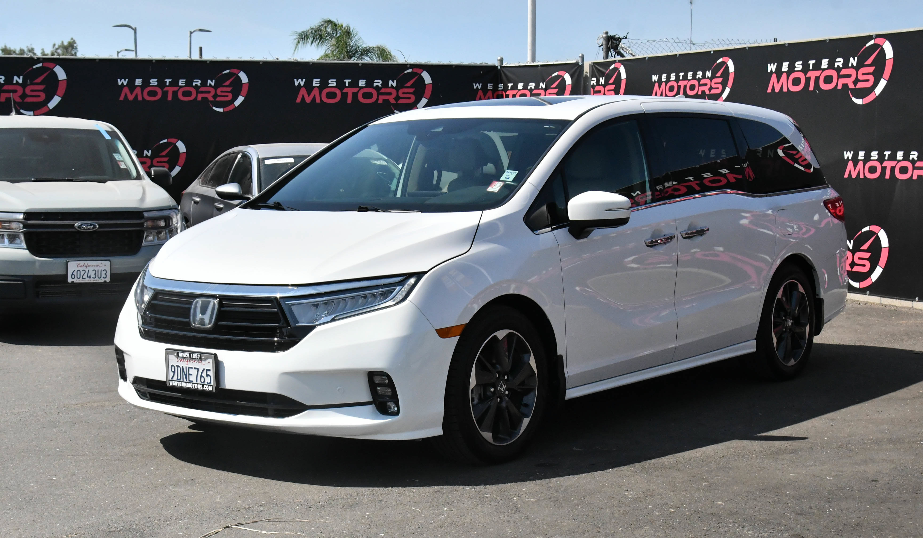 Used 2023 Honda Odyssey Elite image 3