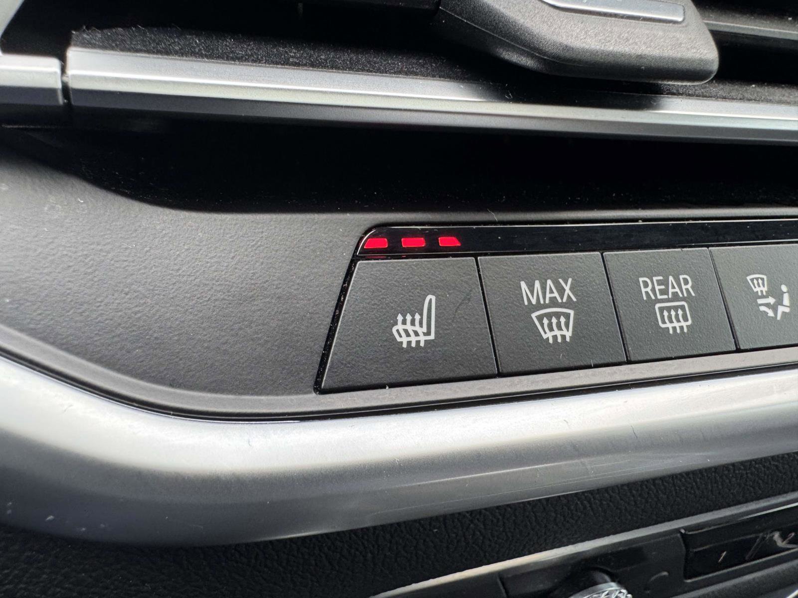 Used 2021 BMW X6 xDrive40i w/ Premium Package 3 image 27