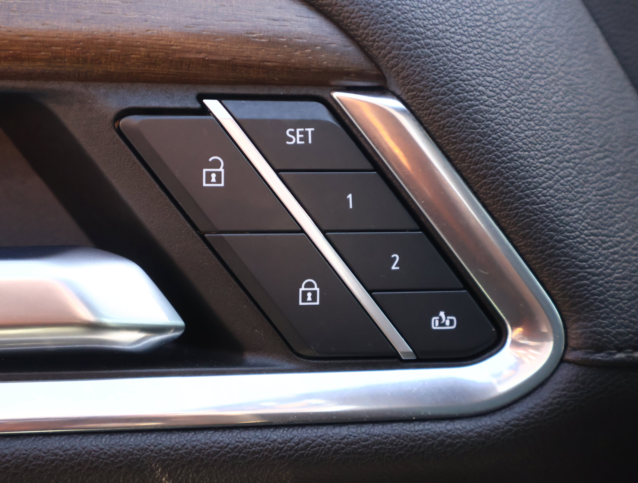 Used 2023 Chevrolet Silverado 1500 High Country w/ High Country Premium Package AWD/4WD image 9