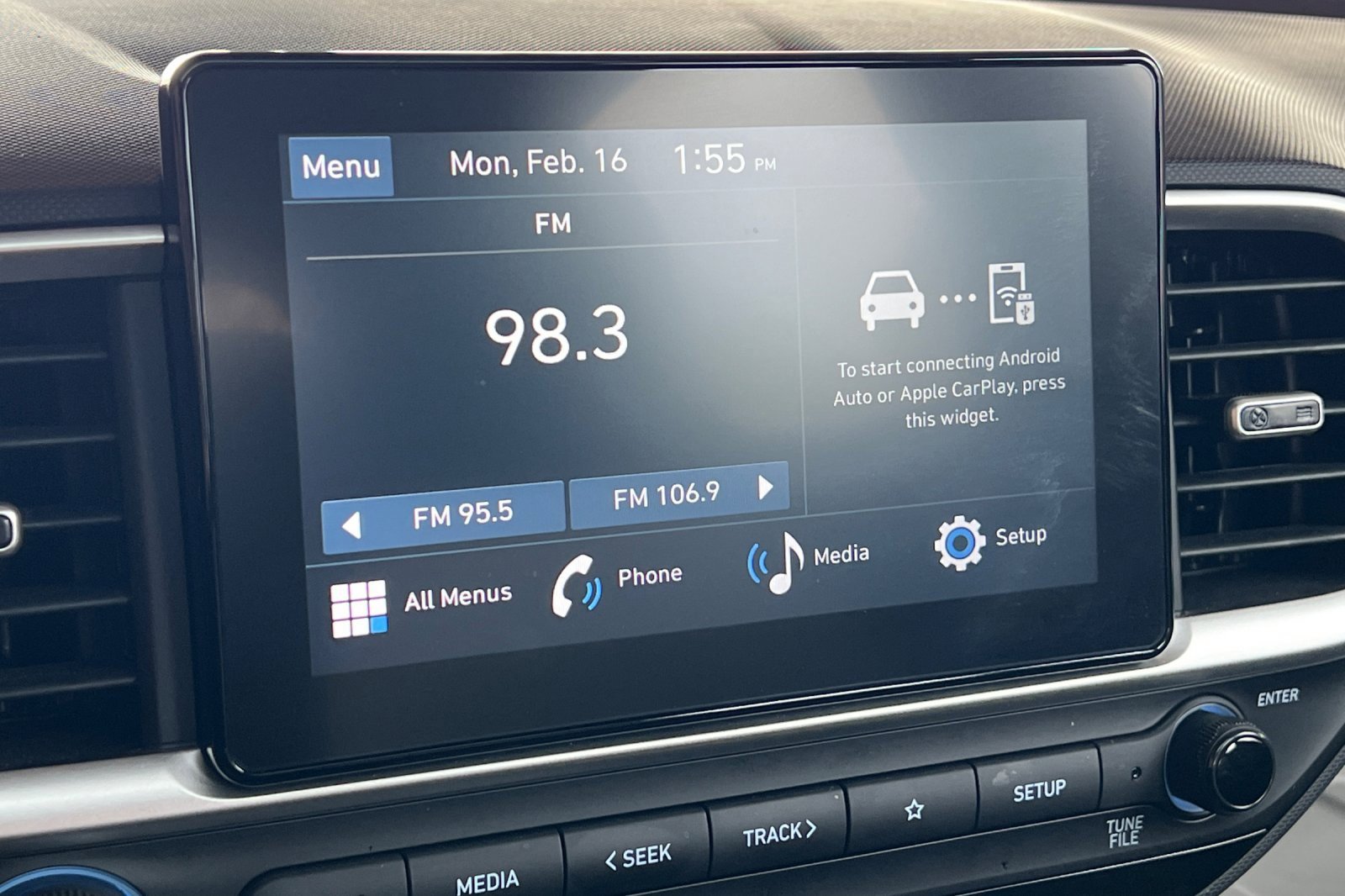 Certified 2025 Hyundai Venue SEL image 25