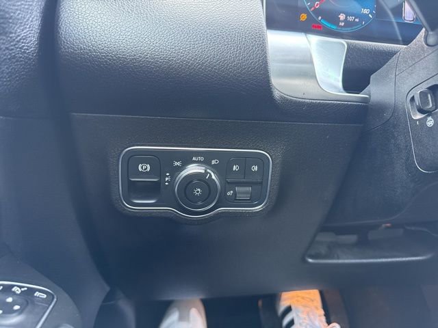 Used 2021 Mercedes-Benz GLB 250 4MATIC image 24