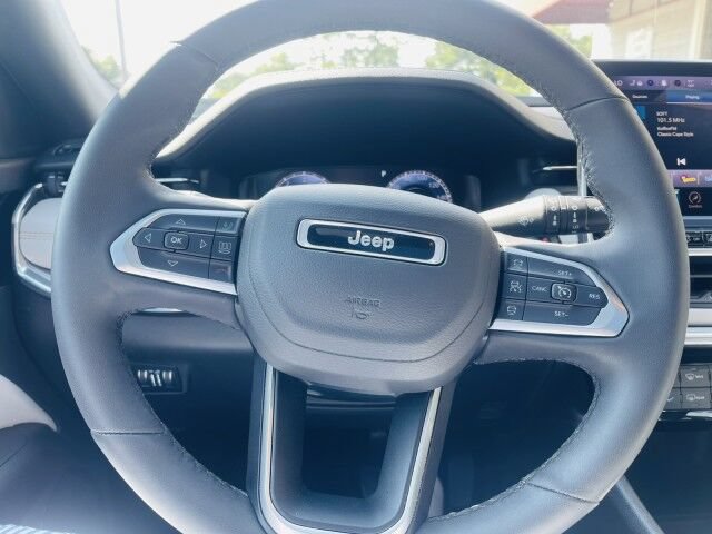 Used 2023 Jeep Compass Limited w/ Elite Group AWD/4WD image 20