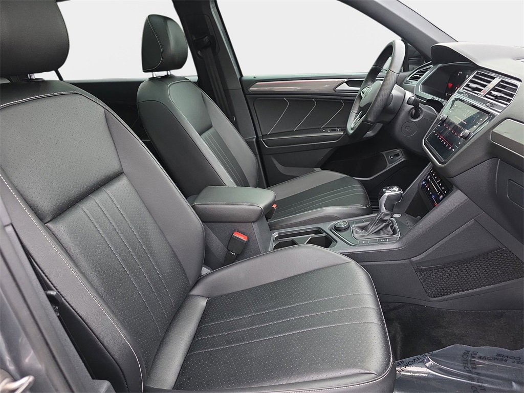 Used 2022 Volkswagen Tiguan SE R-Line image 12