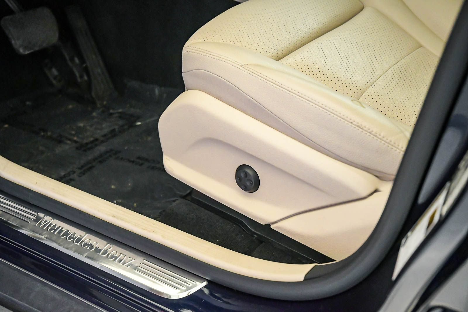 Used 2019 Mercedes-Benz GLC 350e 4MATIC image 23